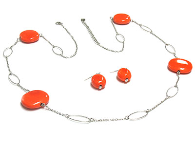 Figurine and simple strand link long necklace and earring set