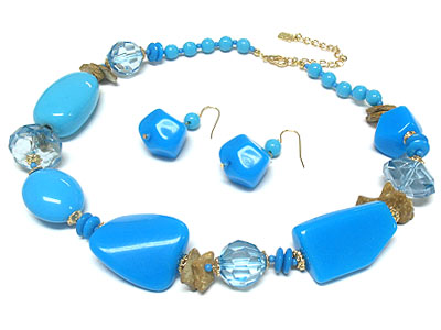 Muti acrylic bead and natural stone doco necklace and earring set