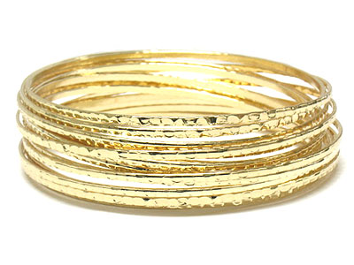 Metal casted spring shape bracelet 