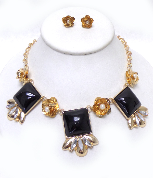 Puffy square stone and flower link necklace set