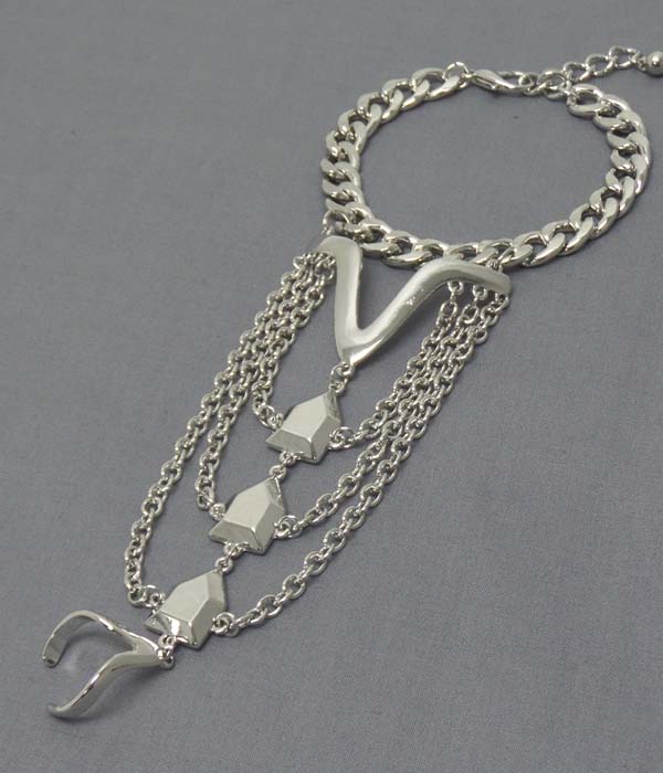 Thick chain and chevron pattern bracelet and ring set