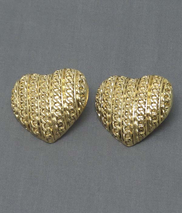 Chain textured metal heart stud earring
