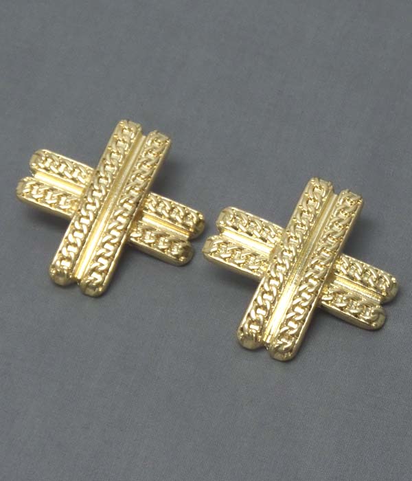 Chain textured cross stud earring