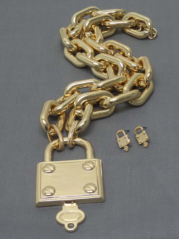 Thick chain and metal lock and key necklace earring set