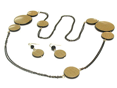 MULTI WOOD DISK LONG NECKLACE AND EARRING SET