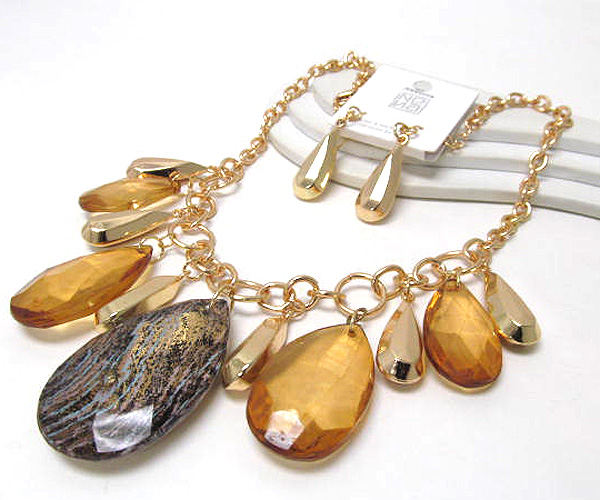 Multi metal and acryl tear drop patern one large glass stone chain necklace earring set