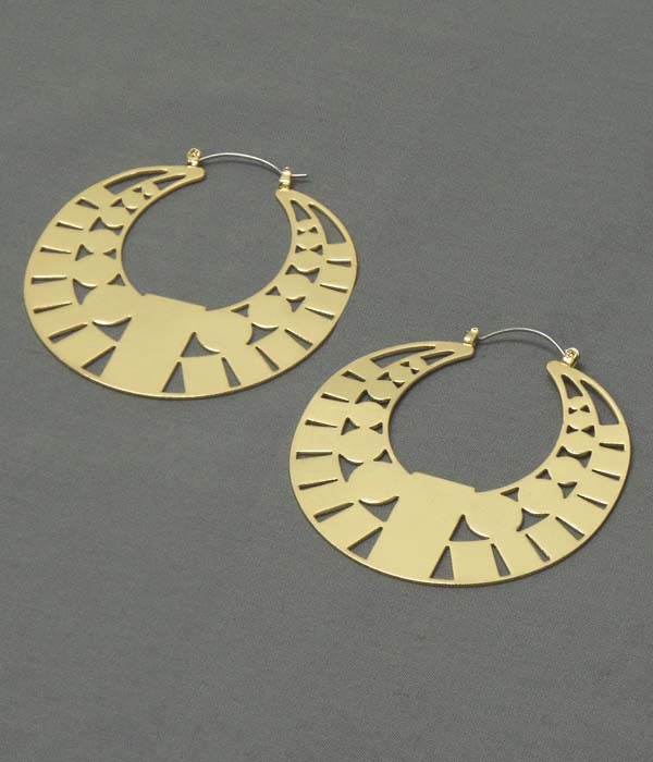 Simple disk and square pattern metal hoop earring