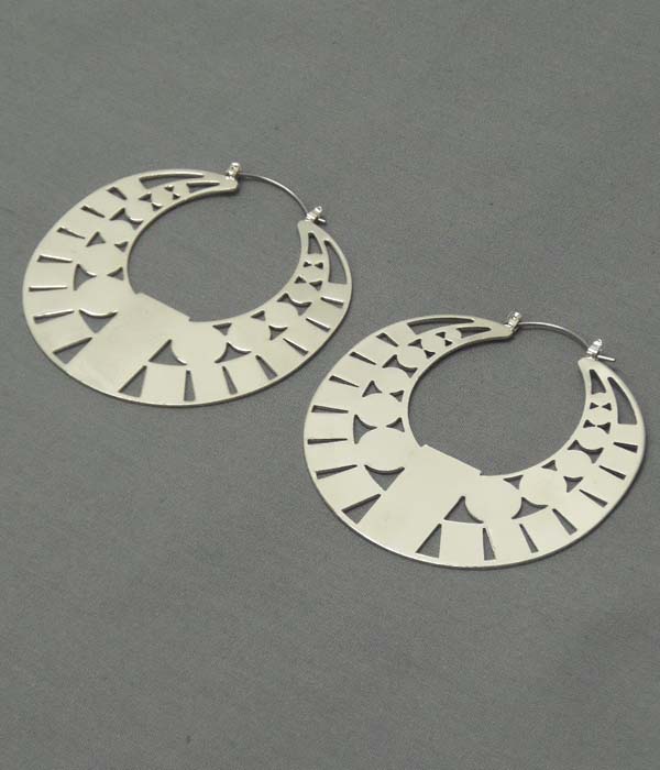 Simple disk and square pattern metal hoop earring