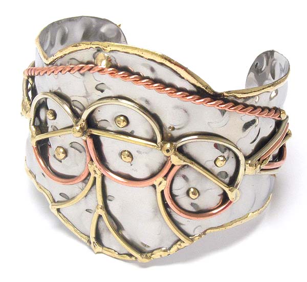 Handmade metal art bangle bracelet - 100% brass