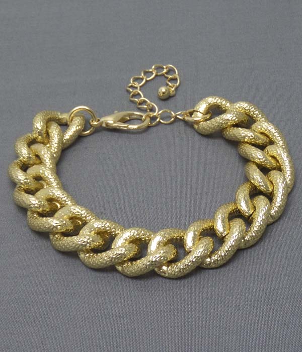 Textured metal chain bracelet