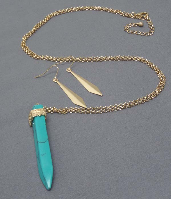 Turquoise arrowhead pendant long necklace earring set