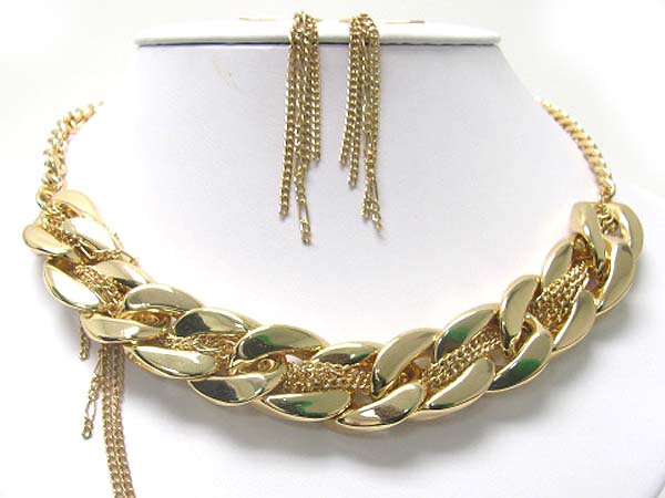 Metal chain and metallic thick acryl chain necklace set