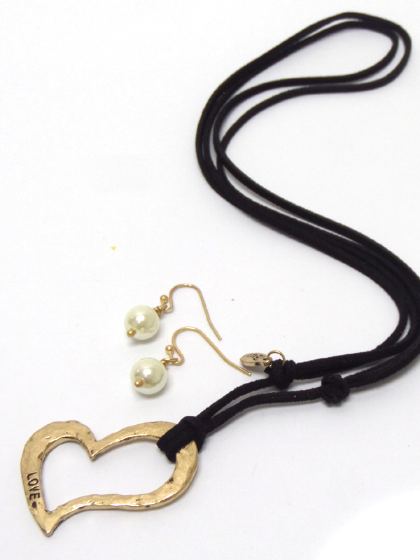 Handmade hammered heart and adjustable leatherette band necklace set