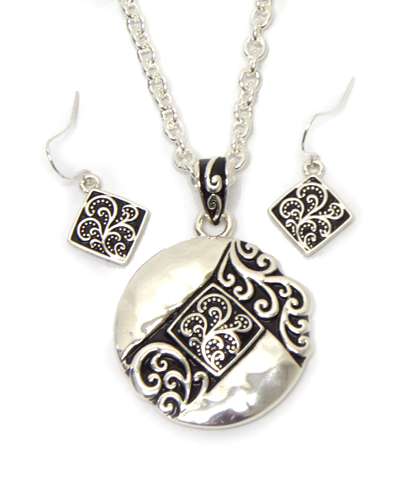 Designer textured metal necklace set