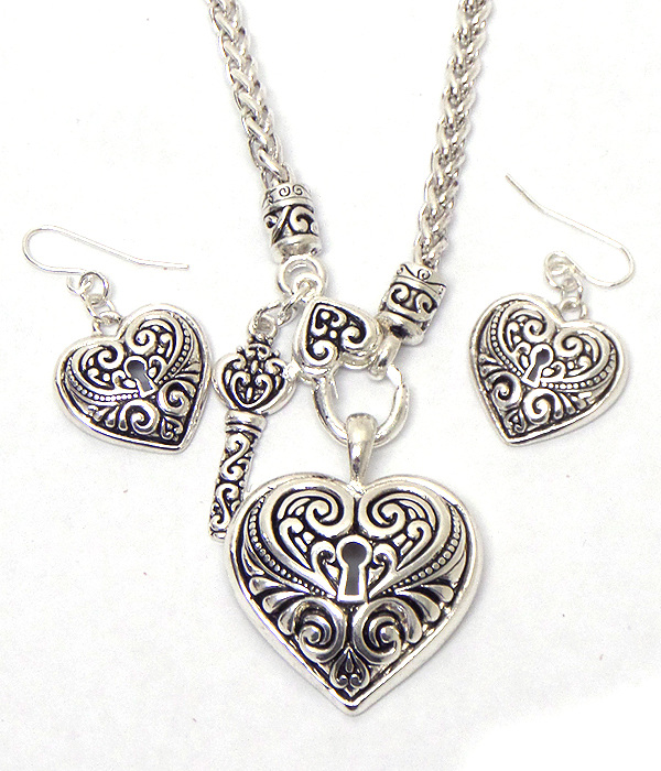 Textured metal heart and key necklace set