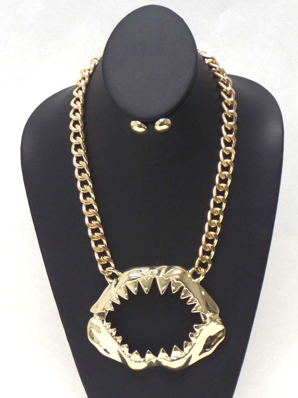 Shark tooth pendant and thick metal chain necklace earring set