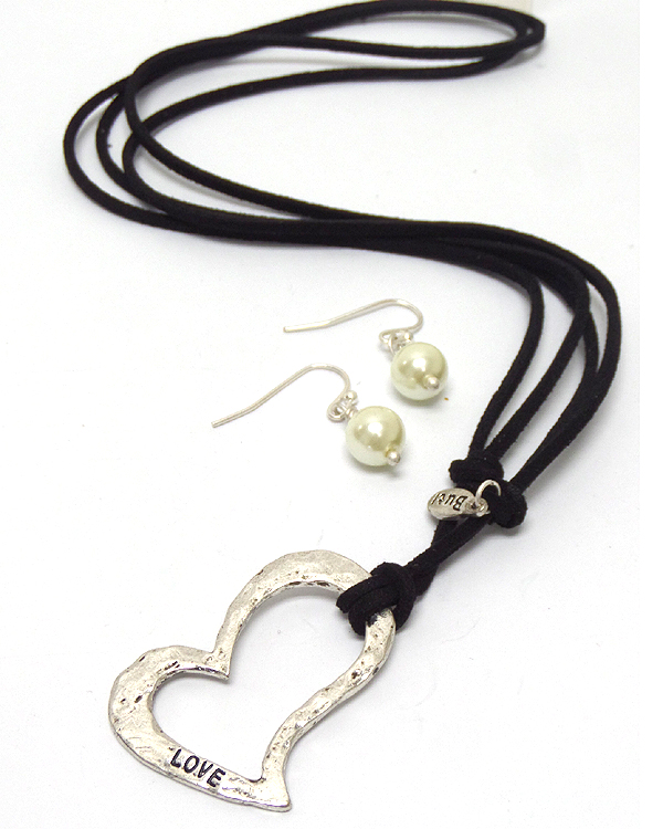 Handmade hammered heart and adjustable leatherette band necklace set