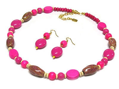 Figurine and acyrlic and wood beads necklace and earring set 