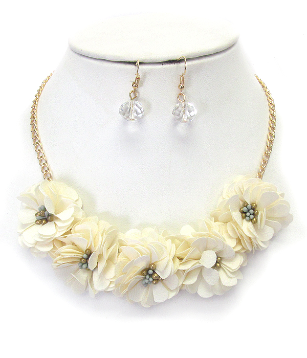 Multi fabric flower link necklace set