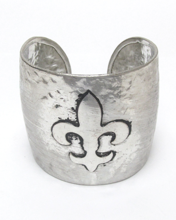 Hammered metal high rise metal western bangle - fleur de lis