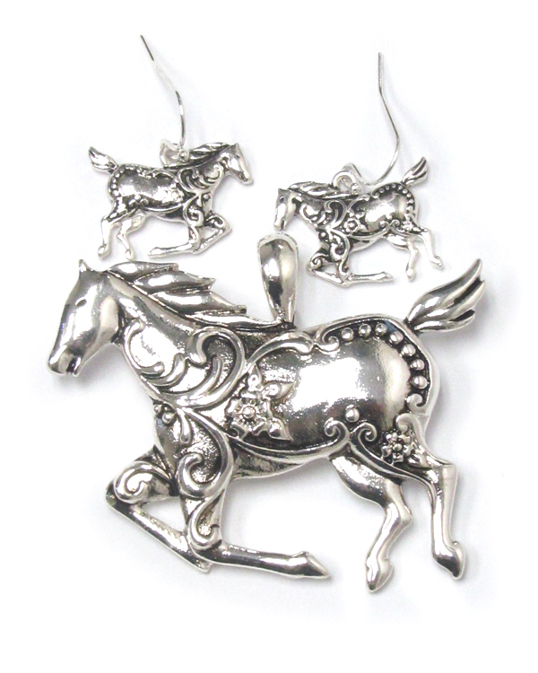 Silver utensil texture horse pendant and earring set