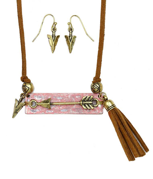 ARROW AND LEATHERETTE TASSEL NECKLACE SET