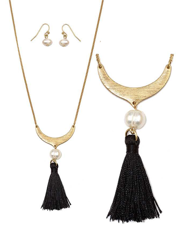 Textured metal and long tassel necklace set