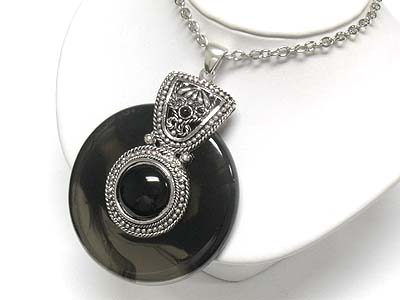 Marblic disk and metal filigree peandant neckalce