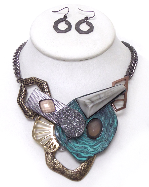 Pattern shapes with multi stones chain necklace set