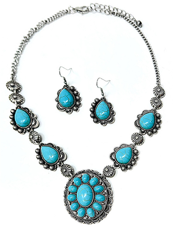 TURQUOISE CONCHO PENDANT NECKLACE