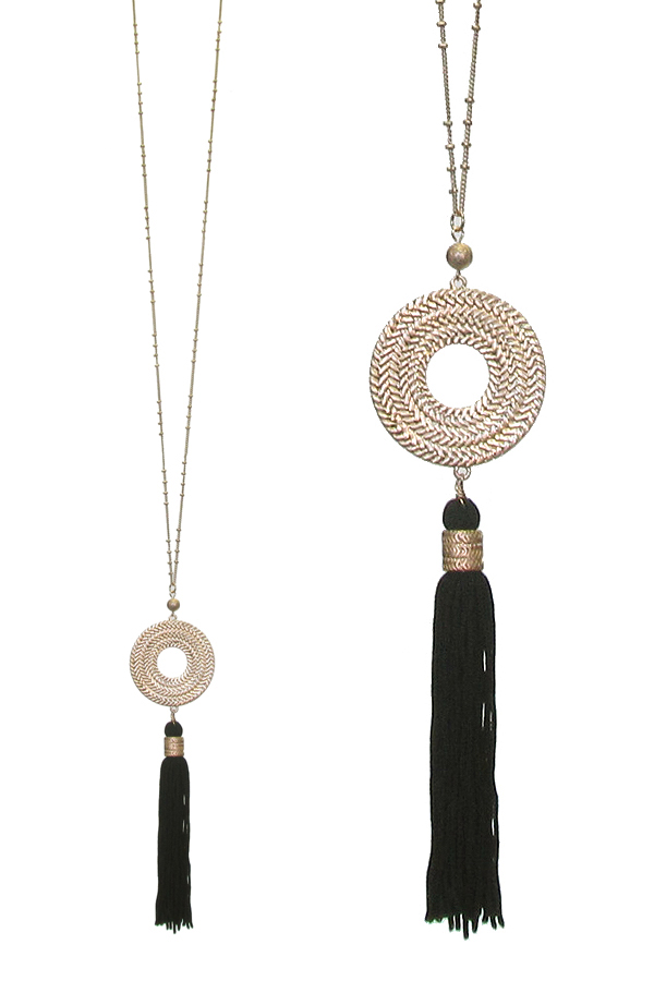 METAL CHAIN COIL HOOP AND TASSEL DROP LONG NECKLACE