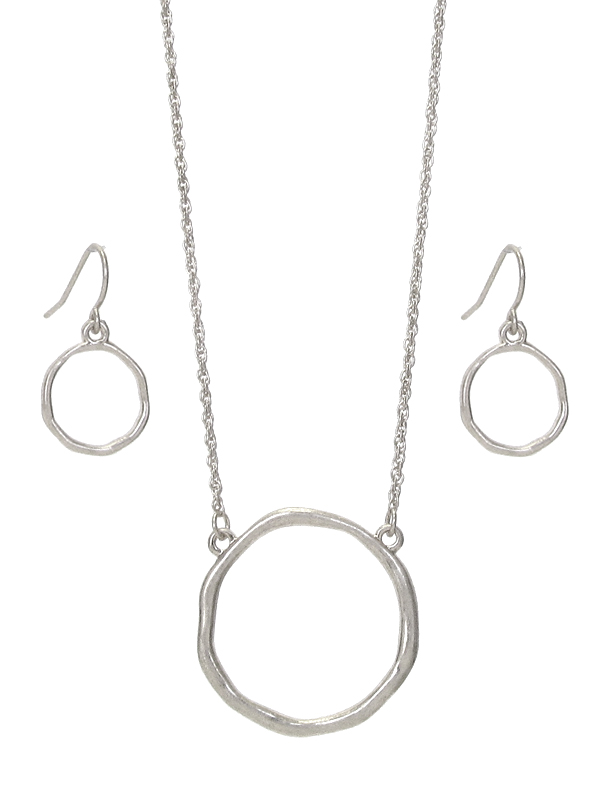 Ring pendant necklace set