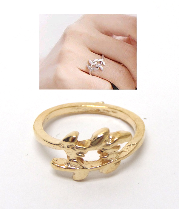 Leaf metal stud earrings 