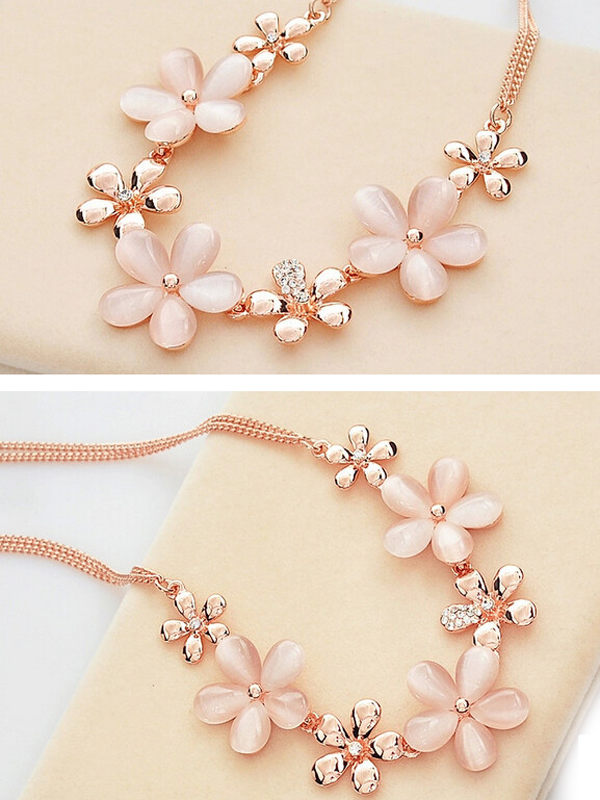 Multi linked flowers necklace 