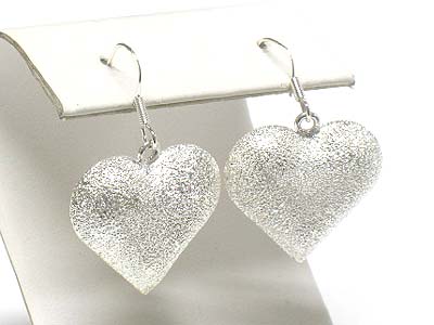 Harsh tone metal heart earring