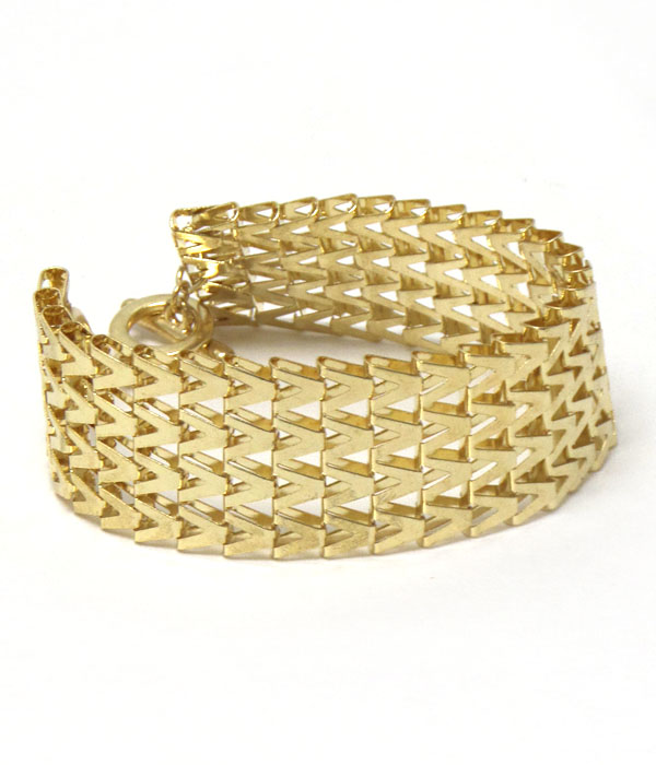 Chevron pattern metal chain bracelet