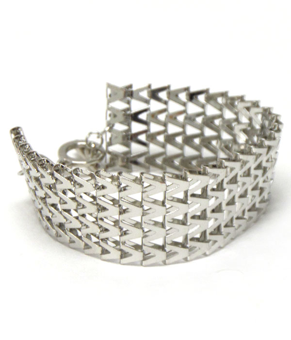 Chevron pattern metal chain bracelet