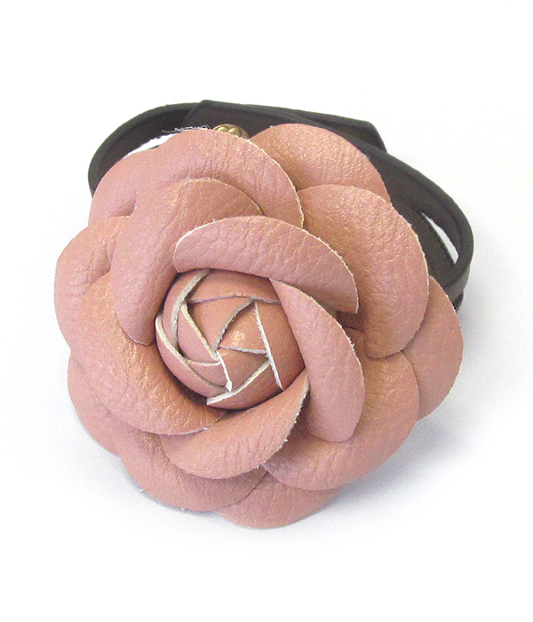 LEATHER CORSAGE BUTTON BRACELET