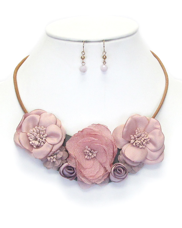 MULTI FABRIC CORSAGE DECO NECKLACE SET