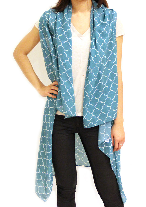 Quatrefoil pattern print ruana