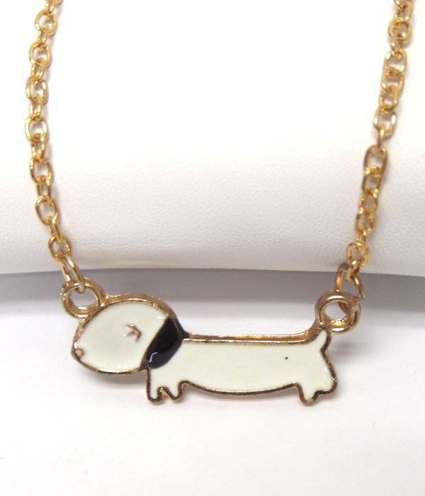 Dog pendant necklace
