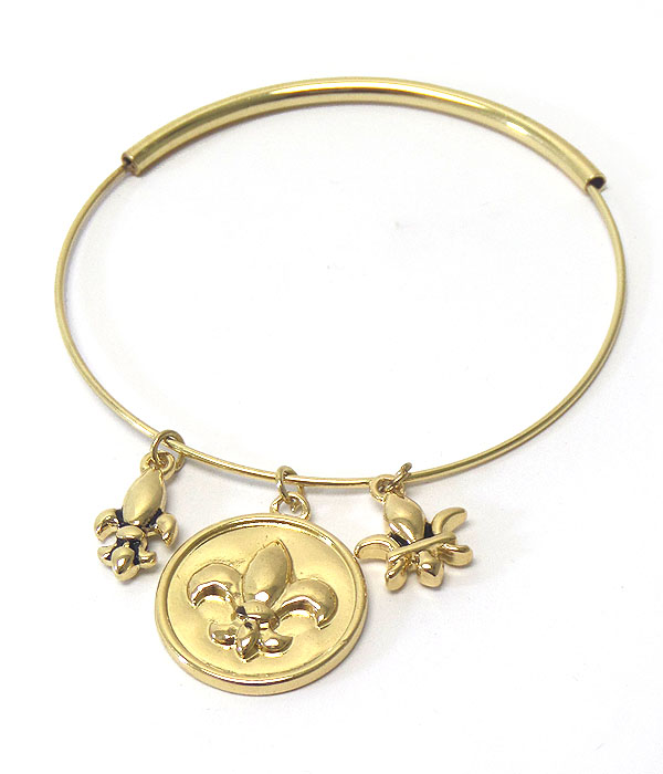 Stamped fleur de lis mark charm and flexible wire bracelet