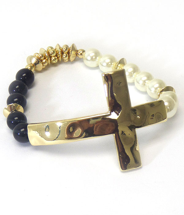 Hammered cross and pearl stretch bracelet