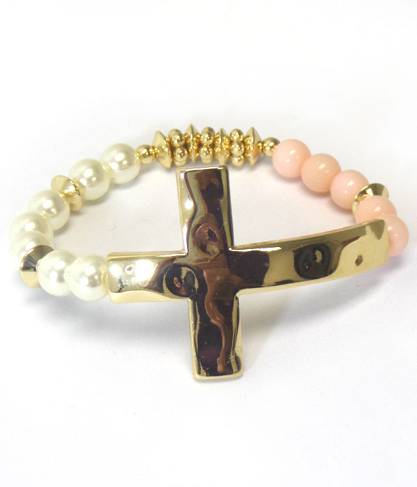 Hammered cross and pearl stretch bracelet
