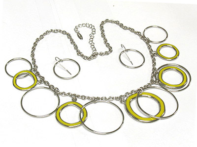 Multi round epoxy metal links necklace and earring set 