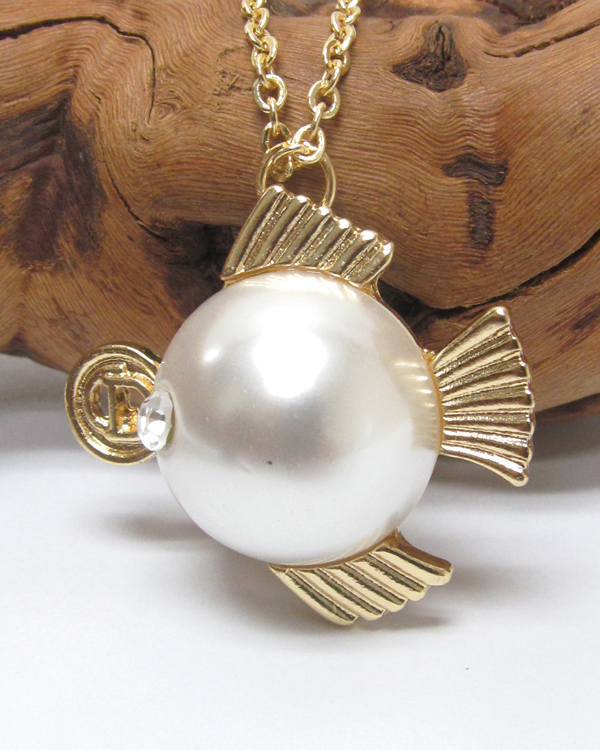PEARL AND CRYSTAL ZODIAC PENDANT NECKLACE - PISCES