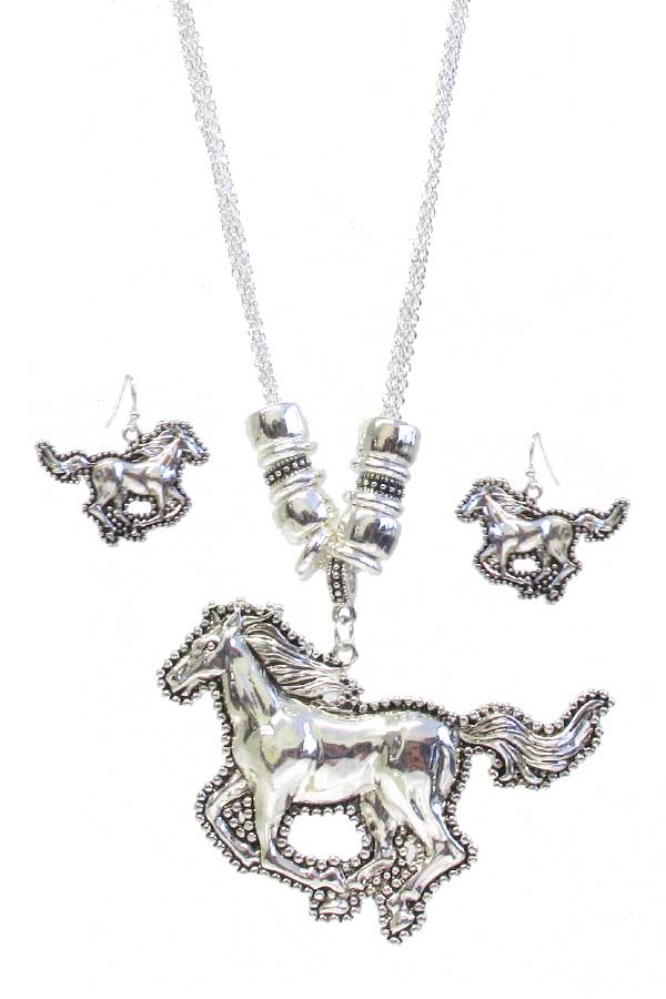 HAMMERED METAL PENDANT NECKLACE SET - HORSE