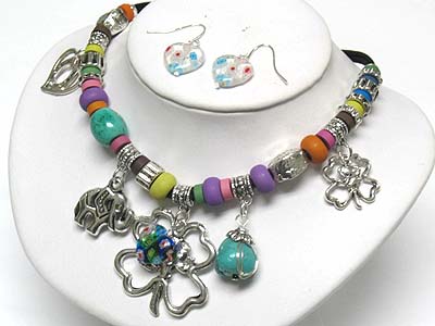 MULTI CHARM AND LEATHER BAND WITH WOODEN TUBE THREAD NECKLACE AND EARRING SET