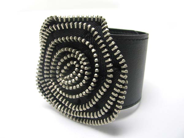 ZIPPER ART WORK LEATHER WRIST BAND