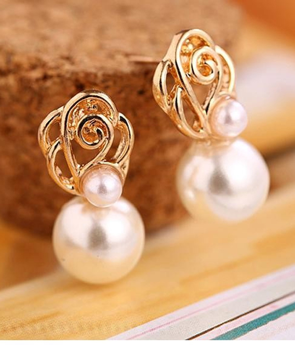 Rose and pearl holow our earring